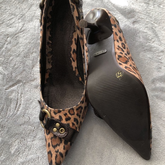 Shoes - Picture 3 of 3